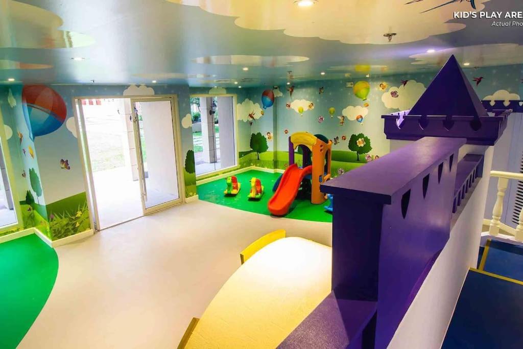 Monarch Parksuites - Balmoral Place Paranaque City Buitenkant foto
