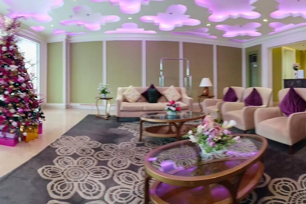 Monarch Parksuites - Balmoral Place Paranaque City Buitenkant foto