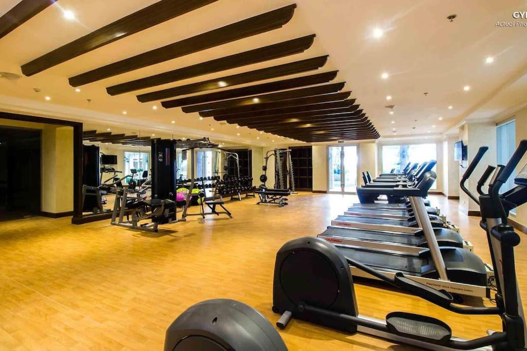 Monarch Parksuites - Balmoral Place Paranaque City Buitenkant foto