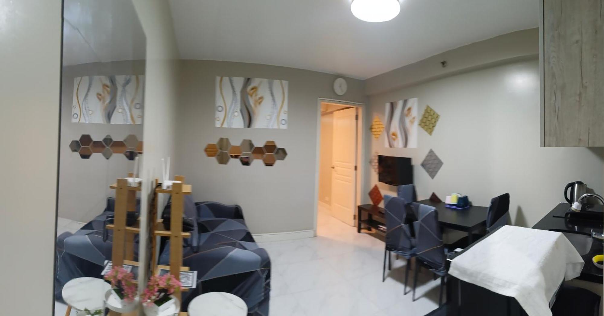 Monarch Parksuites - Balmoral Place Paranaque City Buitenkant foto