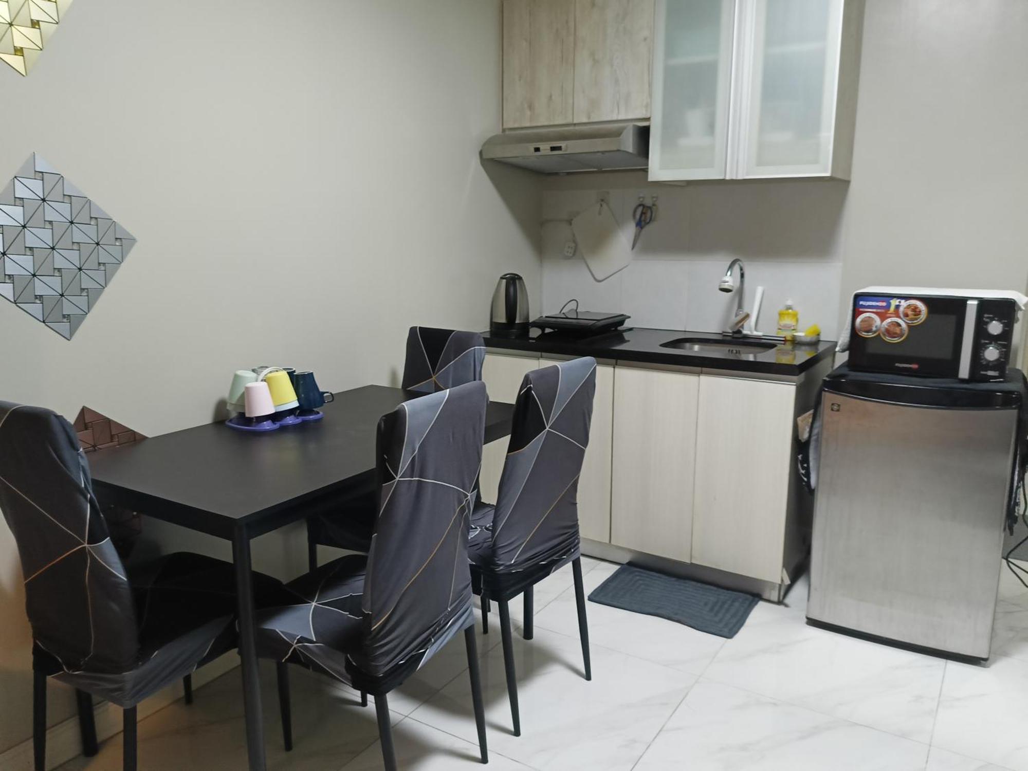 Monarch Parksuites - Balmoral Place Paranaque City Buitenkant foto
